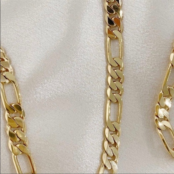 Gold Figaro chocker Elegant Danty and minimalist Necklace - Picture 3 of 4
